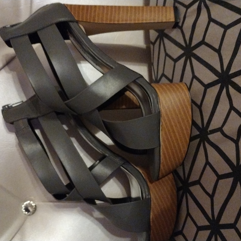 Shoes - Picture 2 of 4